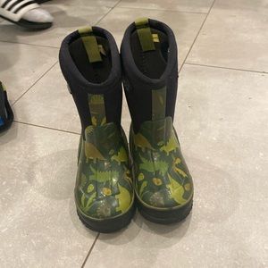 Bogs snow boots size 9